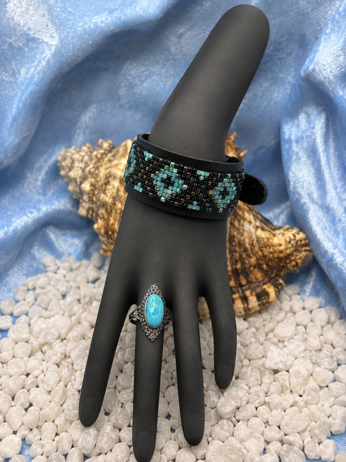 Amazonian Spirit Premium Line Lederarmband mit handgewebtem Natursteinbesatz